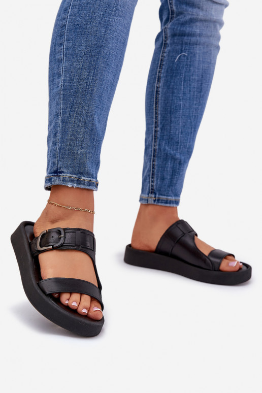 Pantofole in pelle Femminile con una piattaforma Zazoo 3024 colore nero Pantofole in pelle Femminile con una piattaforma Zazoo 3024 colore nero