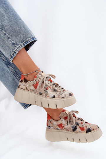 Pelle Scarpe modello sneakers con una piattaforma Deveciejka 06891-18 beige