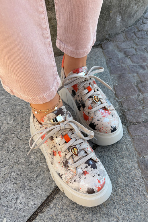 Pelle Scarpe modello sneakers con una piattaforma Deveciejka 06891-18 beige