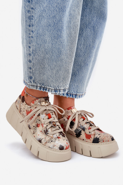 Pelle Scarpe modello sneakers con una piattaforma Deveciejka 06891-18 beige