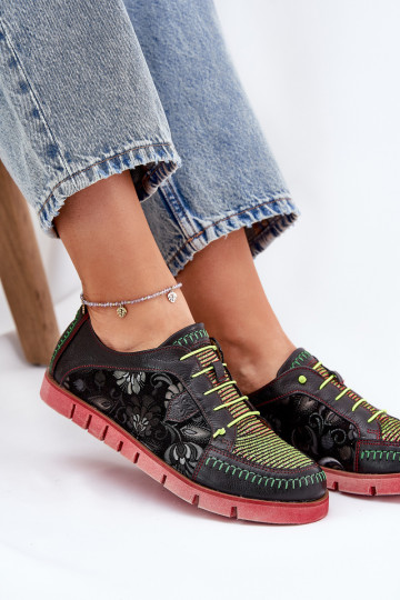 Scarpe in pelle da donna decorate Tai turiciejka 06784-20 color nero
