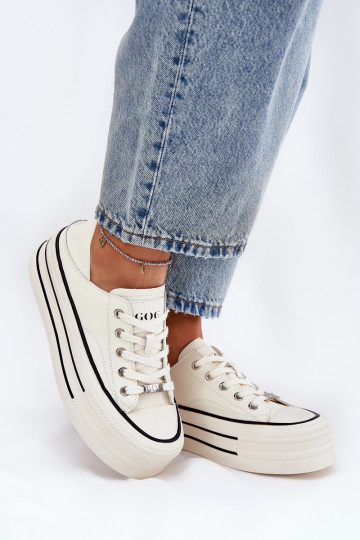 Pelle Scarpe per il tempo libero con una piattaforma GOE RR2N4106 Colore bianco