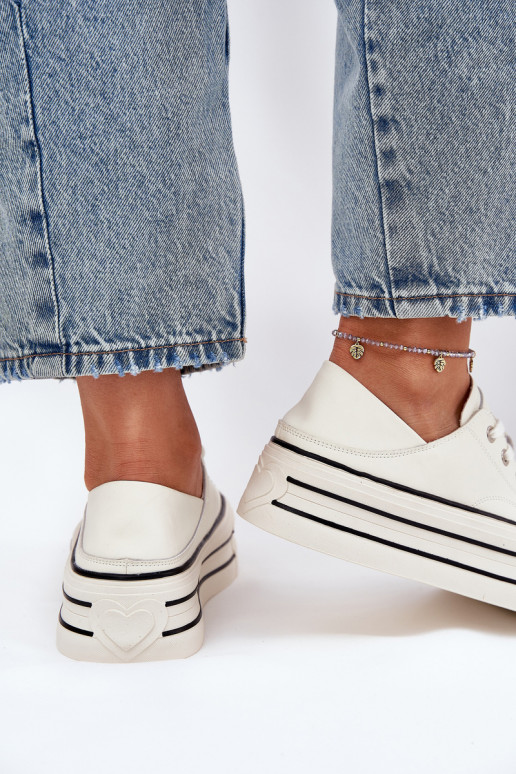 Pelle Scarpe per il tempo libero con una piattaforma GOE RR2N4106 Colore bianco Pelle Scarpe per il tempo libero con una piattaforma GOE RR2N4106 Colore bianco