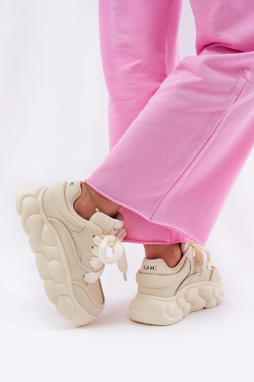 Pelle Scarpe modello sneakers Femminile con una piattaforma GOE RR2N4043 beige Pelle Scarpe modello sneakers Femminile con una piattaforma GOE RR2N4043 beige