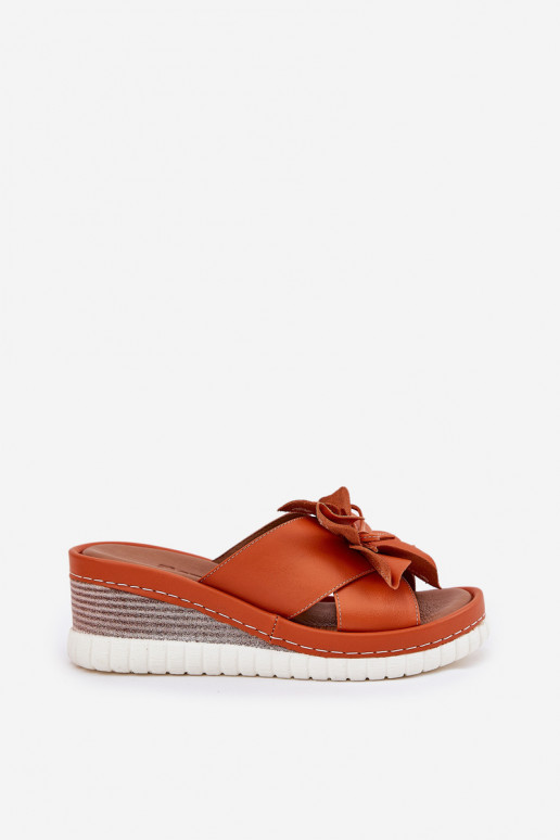 Pantofole in pelle Femminile Su un cuneo Con decorazioni Un fiore Artiker 52C0505 colore arancione Pantofole in pelle Femminile Su un cuneo Con decorazioni Un fiore Artiker 52C0505 colore arancione