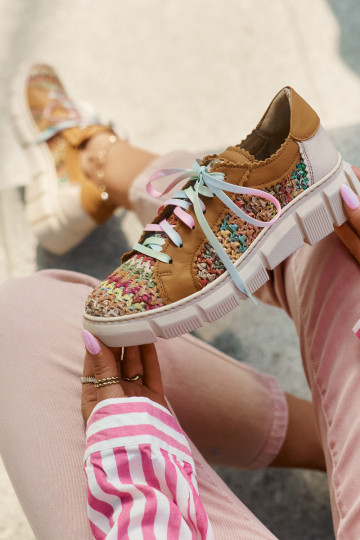 Scarpe in pelle per donne Tai turiciejka 05850-29 di vari colori