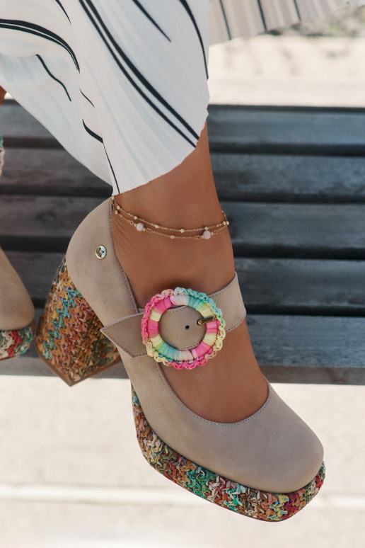 Scarpe scamosciate Con treccia con i tacchi e piattaforma Deveciejka 06839-04 beige