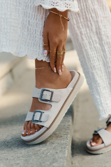 Pantofole da donna in pelle scamosciata con fibbie D.Franklin DFSH405001 beige