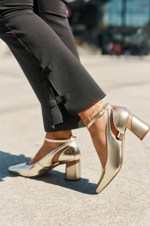 Pelle Scarpe con i tacchi Deveciejka K6816-25 colore dorato Pelle Scarpe con i tacchi Deveciejka K6816-25 colore dorato