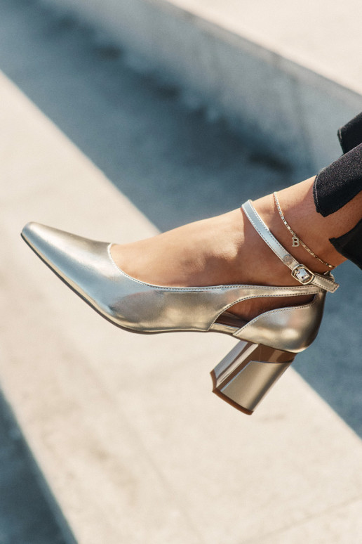 Pelle Scarpe con i tacchi Deveciejka K6816-25 colore dorato Pelle Scarpe con i tacchi Deveciejka K6816-25 colore dorato