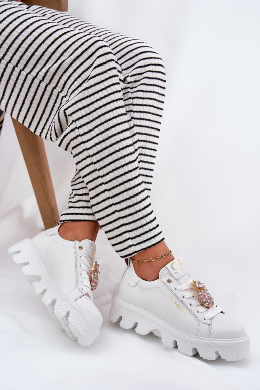 Pelle Scarpe modello sneakers decorare Broszką Ananas CheBello 4651 Colore bianco Pelle Scarpe modello sneakers decorare Broszką Ananas CheBello 4651 Colore bianco