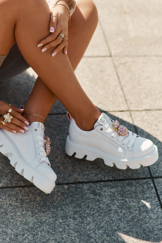 Pelle Scarpe modello sneakers decorare Broszką Ananas CheBello 4651 Colore bianco Pelle Scarpe modello sneakers decorare Broszką Ananas CheBello 4651 Colore bianco