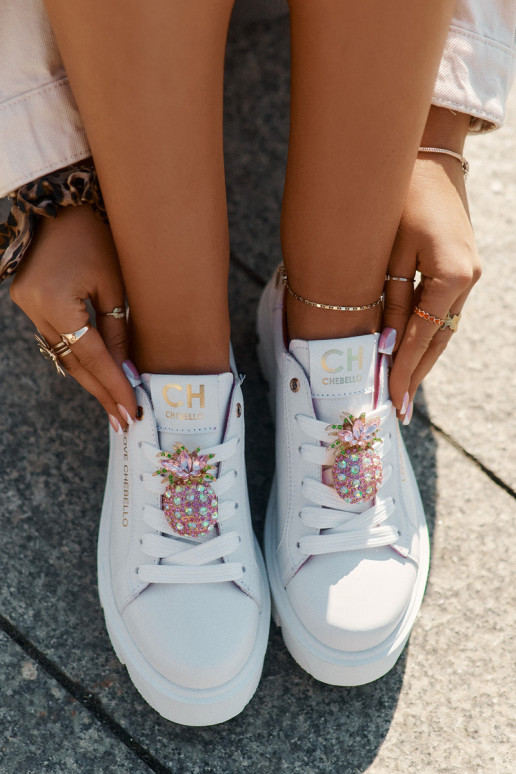 Pelle Scarpe modello sneakers decorare Broszką Ananas CheBello 4651 Colore bianco Pelle Scarpe modello sneakers decorare Broszką Ananas CheBello 4651 Colore bianco