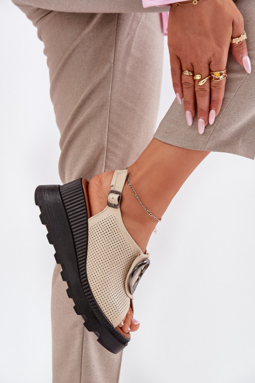 Sandali da donna Femminile Su un cuneo con ornamenti Artiker 56C0111 beige Sandali da donna Femminile Su un cuneo con ornamenti Artiker 56C0111 beige