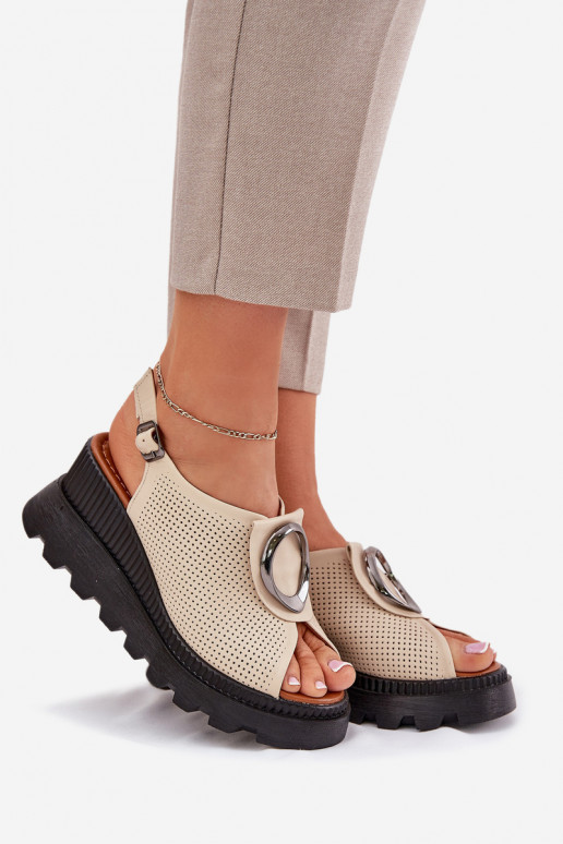 Sandali da donna Femminile Su un cuneo con ornamenti Artiker 56C0111 beige Sandali da donna Femminile Su un cuneo con ornamenti Artiker 56C0111 beige