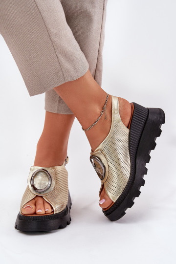 Sandali da donna Femminile Su un cuneo con ornamenti Artiker 56C0109 colore dorato 2