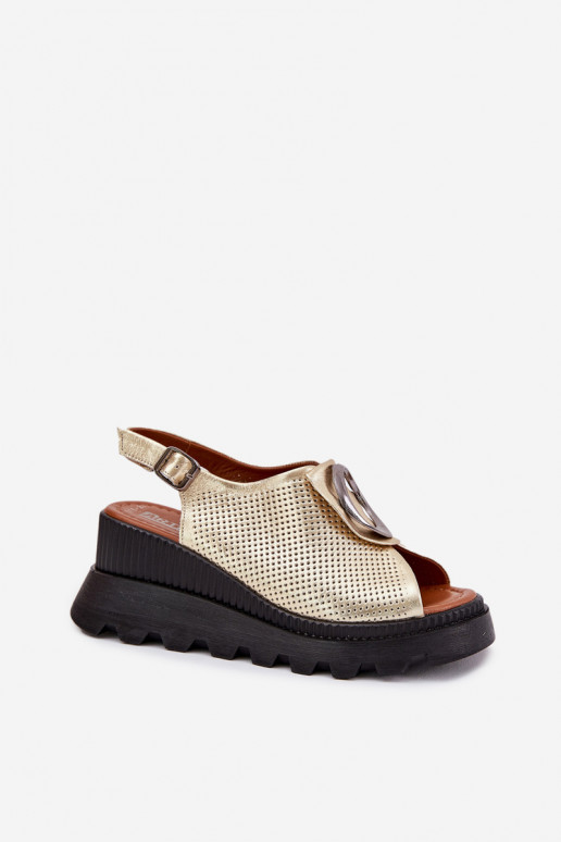 Sandali da donna Femminile Su un cuneo con ornamenti Artiker 56C0109 colore dorato Sandali da donna Femminile Su un cuneo con ornamenti Artiker 56C0109 colore dorato