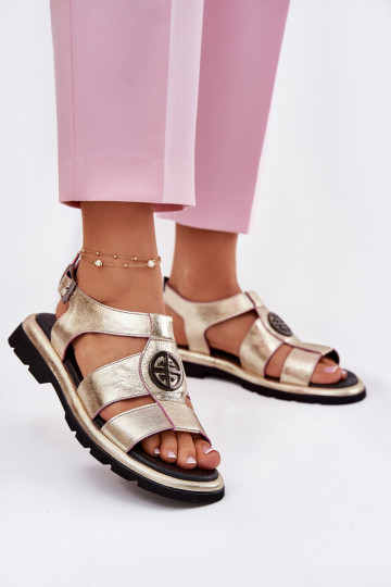 Sandali con effetto laccato e dettagli eleganti da donna Artiker 56C0689 dorati