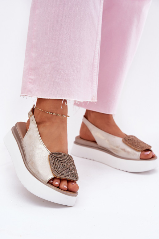 Zazoo 1786 Sandali da donna Femminile con una piattaforma con ornamenti colore dorato Przecierany Zazoo 1786 Sandali da donna Femminile con una piattaforma con ornamenti colore dorato Przecierany