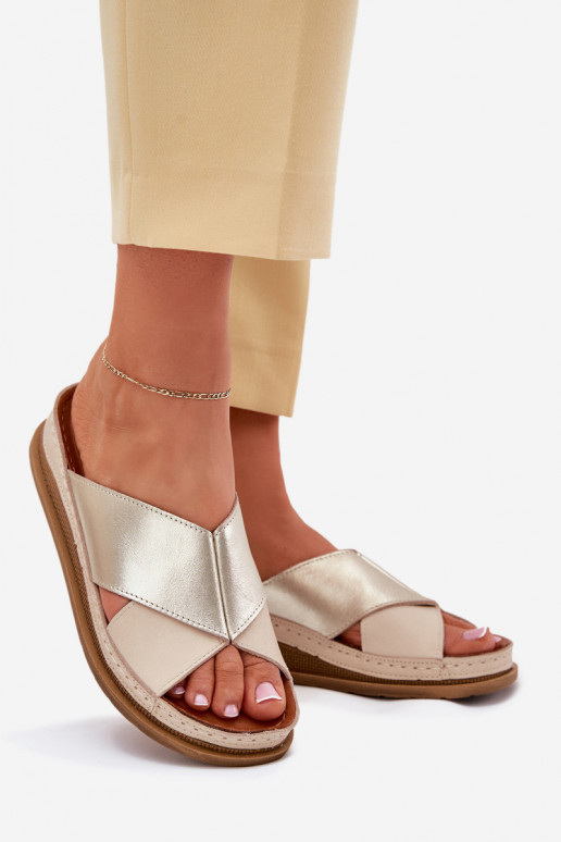 Pantofole in pelle Femminile con una piattaforma Deveciejka L4986-37 beige-colore dorato