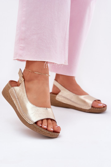Sandali da donna Femminile Su un cuneo Deveciejka L7069 -25 colore dorato