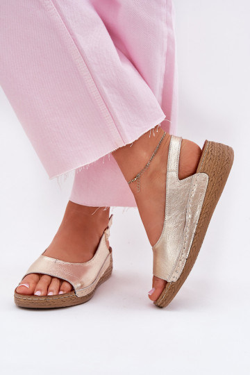 Sandali da donna Femminile Su un cuneo Deveciejka L7069 -25 colore dorato 2