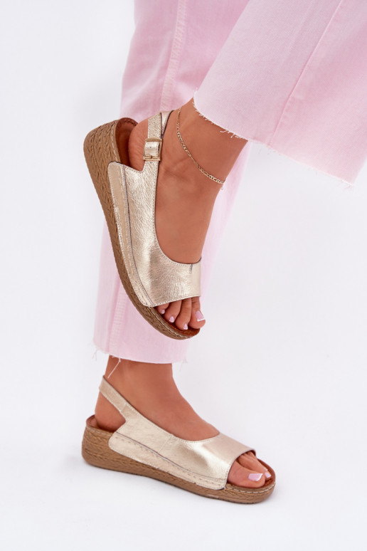 Sandali da donna Femminile Su un cuneo Deveciejka L7069 -25 colore dorato Sandali da donna Femminile Su un cuneo Deveciejka L7069 -25 colore dorato