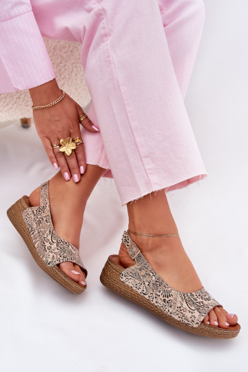 Sandali da donna Femminile Su un cuneo Deveciejka L7069-04 beige