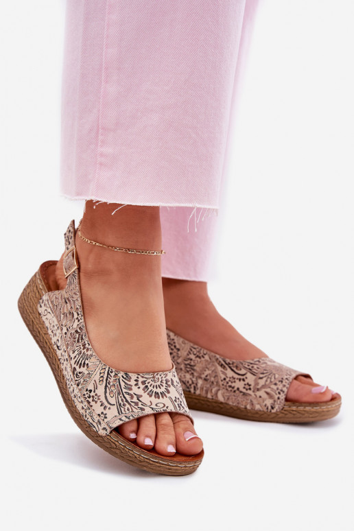 Sandali da donna Femminile Su un cuneo Deveciejka L7069-04 beige Sandali da donna Femminile Su un cuneo Deveciejka L7069-04 beige