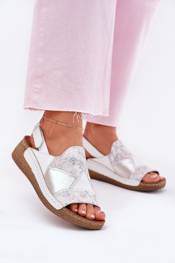 Sandali da donna Femminile Su un cuneo Con treccia Deveciejka L7067-11 Colore bianco