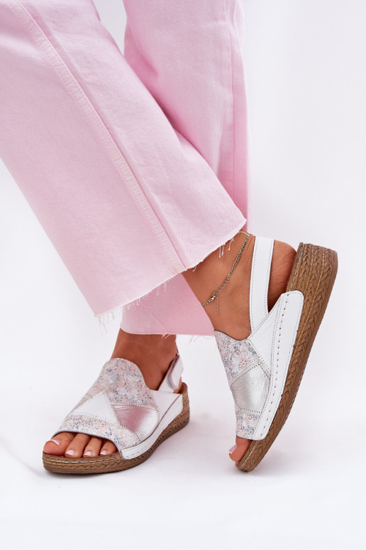 Sandali da donna Femminile Su un cuneo Con treccia Deveciejka L7067-11 Colore bianco Sandali da donna Femminile Su un cuneo Con treccia Deveciejka L7067-11 Colore bianco