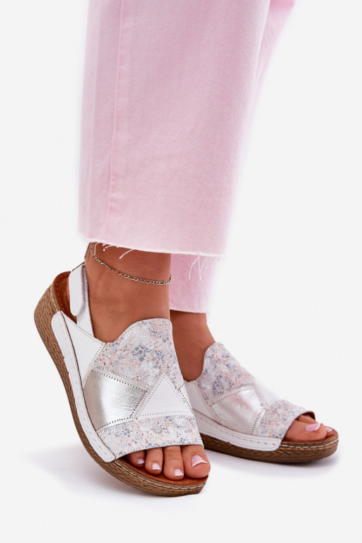 Sandali da donna Femminile Su un cuneo Con treccia Deveciejka L7067-11 Colore bianco Sandali da donna Femminile Su un cuneo Con treccia Deveciejka L7067-11 Colore bianco