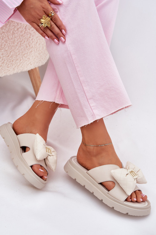 Pantofole in pelle Femminile con una piattaforma con nastri CheBello 4647 beige Pantofole in pelle Femminile con una piattaforma con nastri CheBello 4647 beige