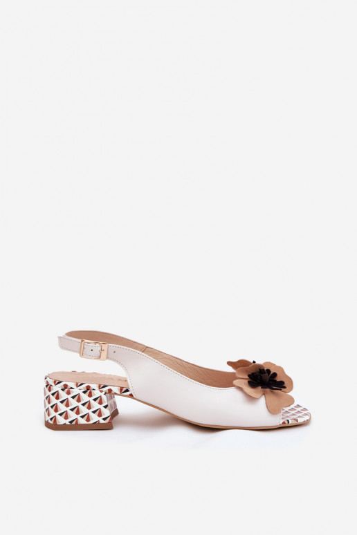 Sandali da donna Femminile Klocke Con decorazioni Un fiore Laura Messi 2973 Colore bianco