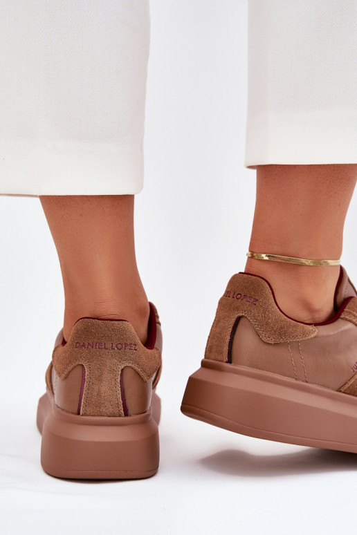 Pelle Femminile Scarpe modello sneakers con una piattaforma Daniel Lopez Just Dare SS2D4005 colore marrone
