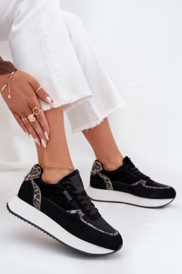 Sneakers in camoscio da donna Big Star OO274A312 HI-POLY SYSTEM, nere con motivo in pelliccia di leopardo