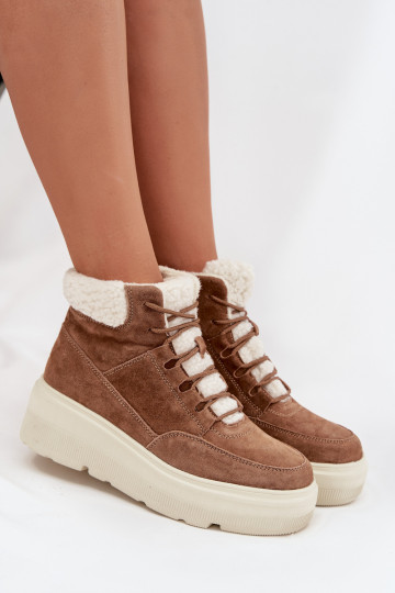 dalla pelle scamosciata Stivali da neve Femminile con riscaldamento con una piattaforma Vinceza 95354 colore marrone