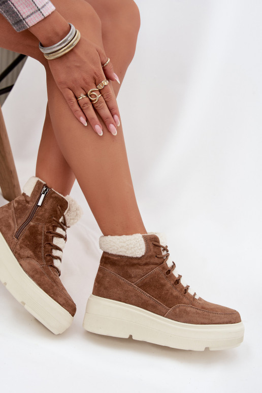 dalla pelle scamosciata Stivali da neve Femminile con riscaldamento con una piattaforma Vinceza 95354 colore marrone