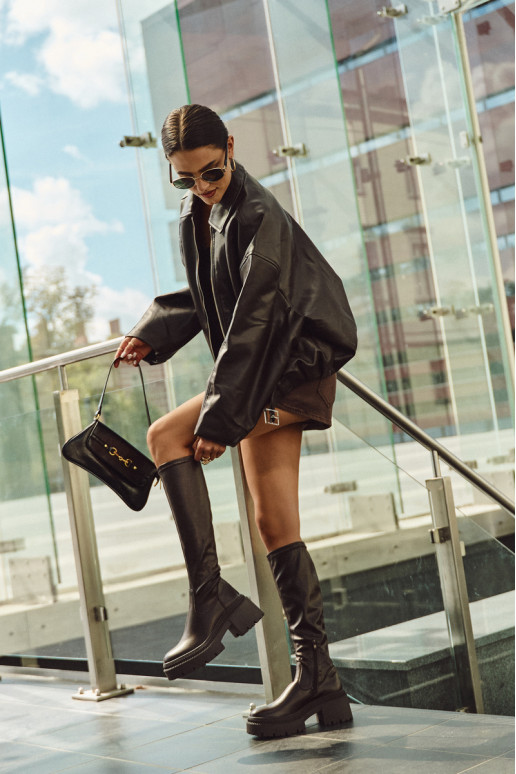 Stivali alti da donna con tacco massiccio e plateau modello slip-on di colore marrone Florinne Stivali alti da donna con tacco massiccio e plateau modello slip-on di colore marrone Florinne