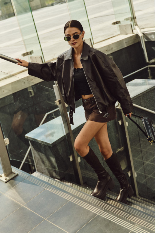 Stivali alti da donna con tacco massiccio e plateau modello slip-on di colore marrone Florinne Stivali alti da donna con tacco massiccio e plateau modello slip-on di colore marrone Florinne