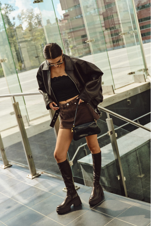 Stivali alti da donna con tacco massiccio e plateau modello slip-on di colore marrone Florinne Stivali alti da donna con tacco massiccio e plateau modello slip-on di colore marrone Florinne