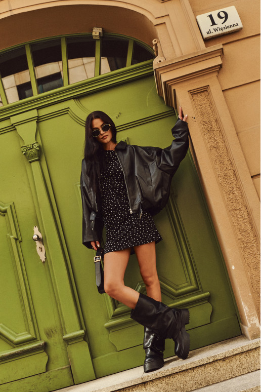 riscaldamento Un modello convincente stivali da donna con una piattaforma con una tasca colore nero Clarinda