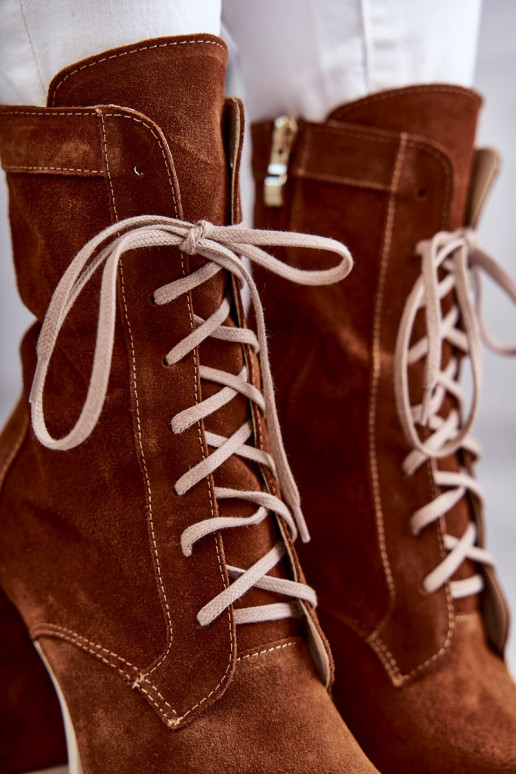 Femminile Scarpe scamosciate con una piattaforma colore marrone Edna