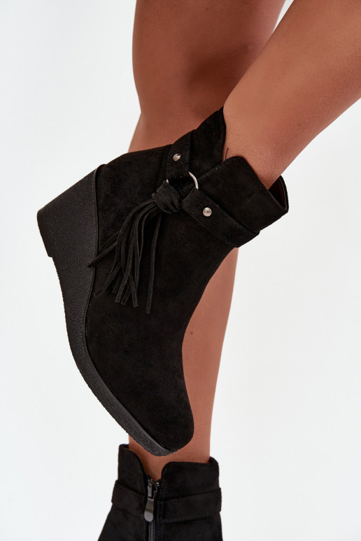 riscaldamento Stivali da donna Su un cuneo con frange colore nero Olivarae