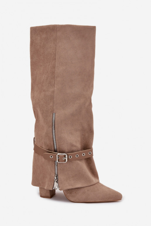 Stivali alti da donna modello slip-on con tacco, con tacchi decorati di colore sabbia Jolivine