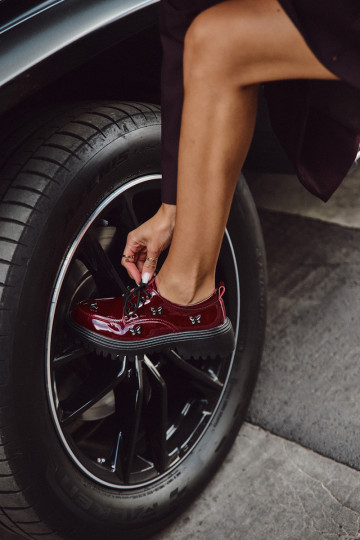 con effetto vernice Pelle scarpe FemminilePrzypinkami Artiker 57C0336 Borgogna