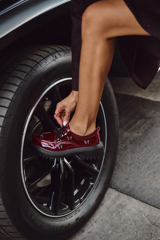 con effetto vernice Pelle scarpe FemminilePrzypinkami Artiker 57C0336 Borgogna