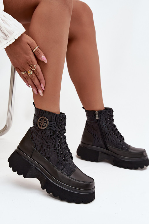 Pelle Stivali da donna con una piattaforma con scritti I Ozdobnym Detalem Artiker 57C2273 colore nero