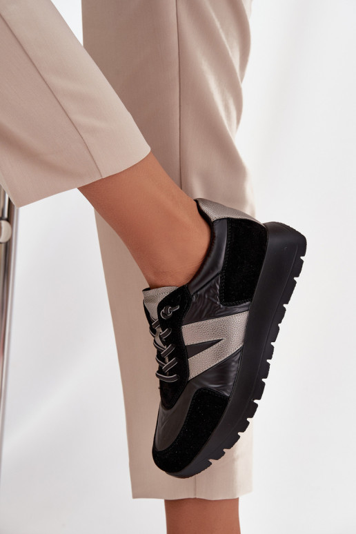 Scarpe modello sneakers Femminile con una piattaforma Vinceza 58561 colore nero