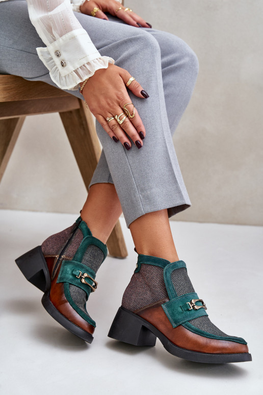 Pelle Stivali da donna Su tacchi enormi con ornamenti Deveciejka A6747-29 marrone-colore verde Pelle Stivali da donna Su tacchi enormi con ornamenti Deveciejka A6747-29 marrone-colore verde